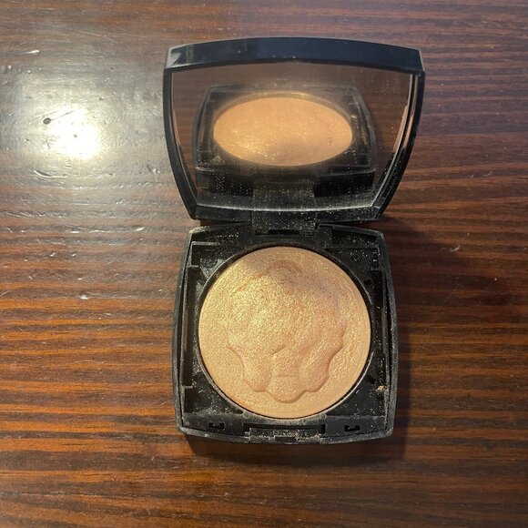 BUNDLE OF CHANEL COSMETICS - Picture 5 of 5